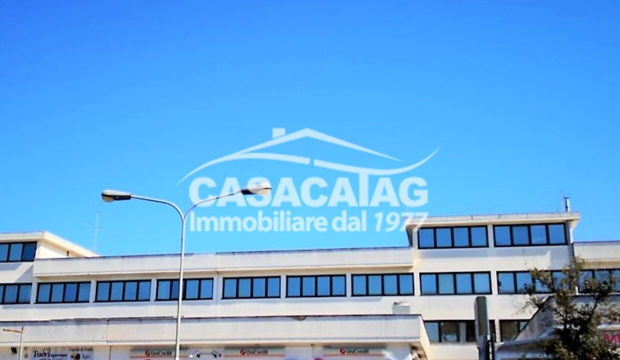 vendita magazzino axa 04