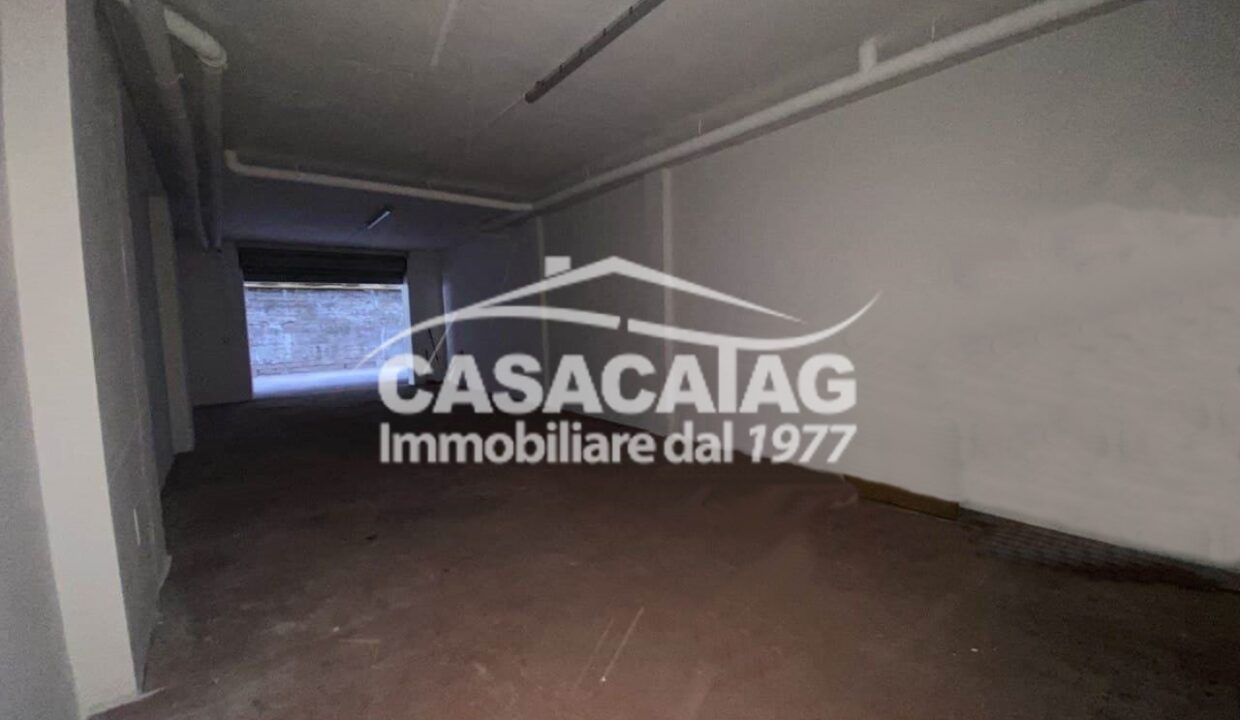 vendita magazzino axa 05