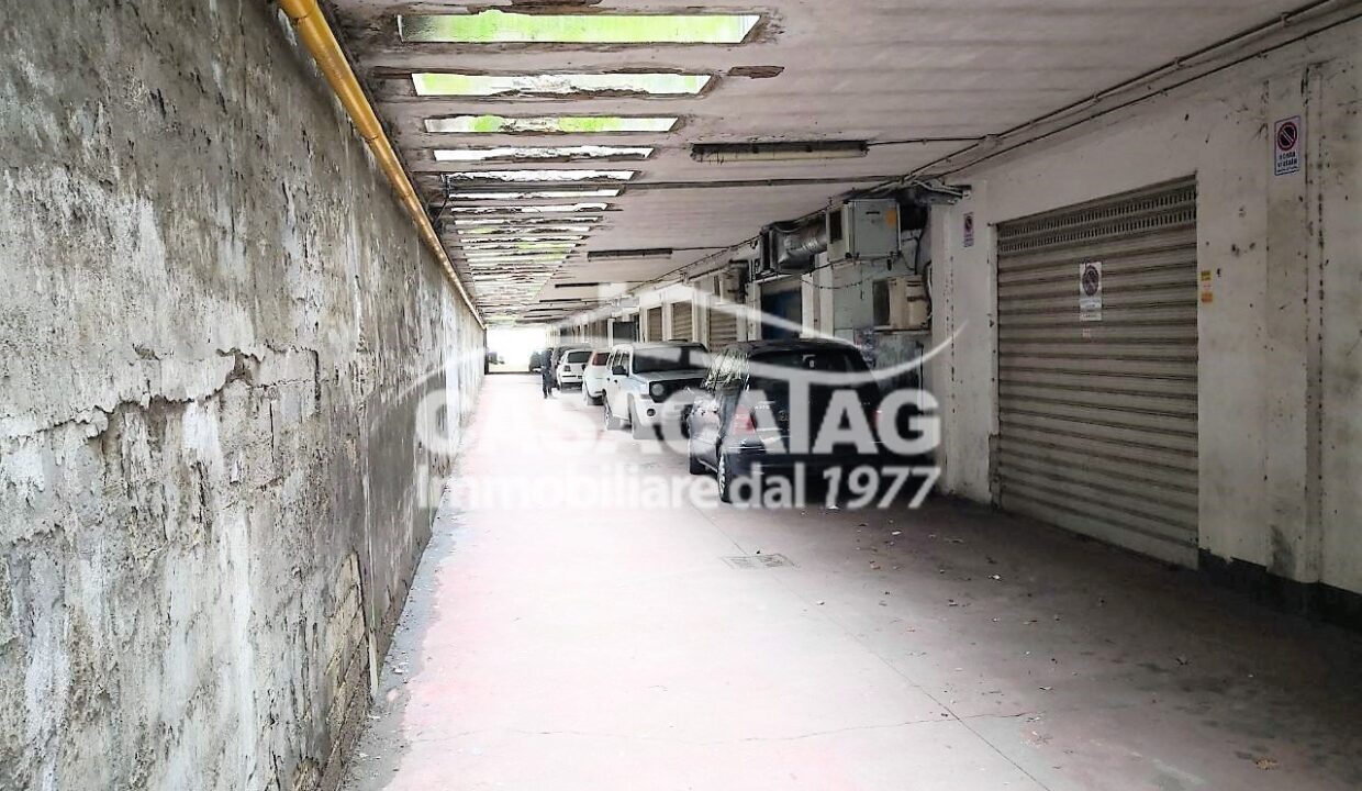 vendita magazzino axa 07