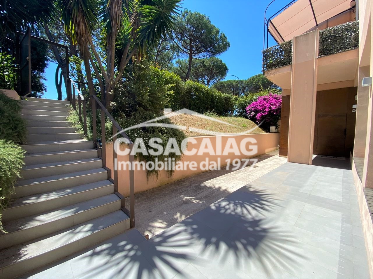 Vendita Locale Commerciale (C/1) – Casalpalocco, Viale Gorgia di Leontini