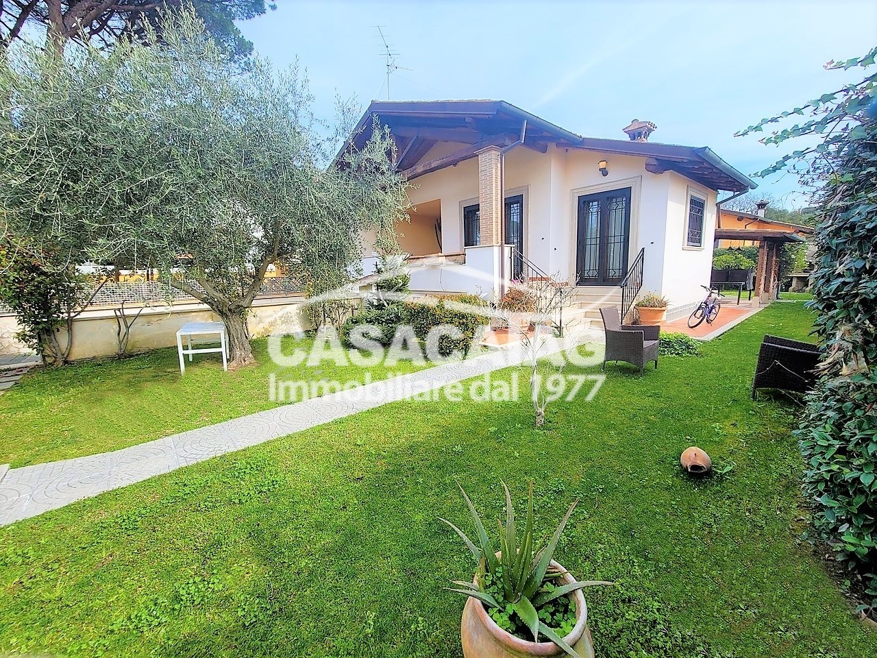 Vendita Villa in Bifamiliare – Infernetto