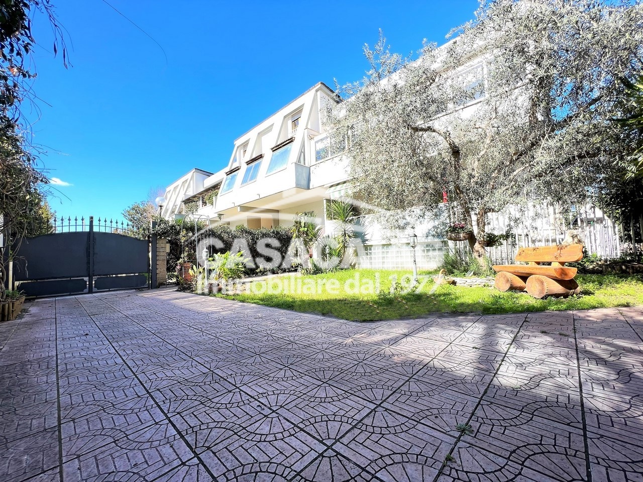Vendita Duplex Superiore con Giardino – Axa, Via Porfirio di Tiro