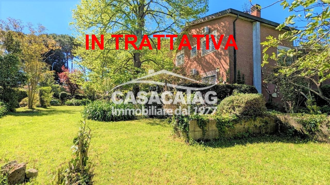 Vendita Villa in Bifamiliare con Giardino – Casalpalocco